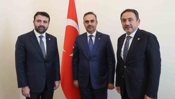AK Parti milletvekilleri Bakan Kacır’la görüştü