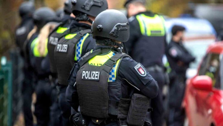 Almanya’da öğretmeni silahla tehdit ettiği şüphesiyle 4 çocuk gözaltına alındı