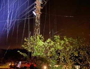 Başkent EDAŞ, fırtınanın enerji hatlarına zarar verdiği Zonguldak’ta çalışmalarını sürdürdü
