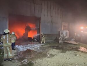 Çatalca’da fabrika deposu alev alev yanıyor