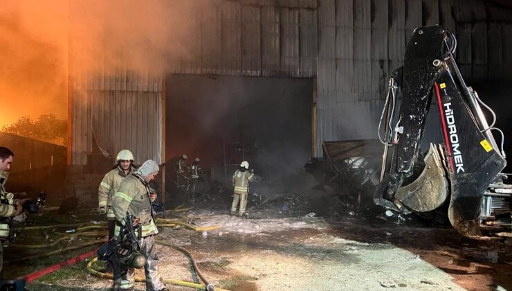 Çatalca’da fabrikanın deposu alev alev yandı