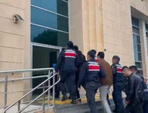 Çeşme’de jandarmanın operasyon: 5 göçmen kaçakçısı yakalandı