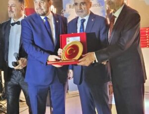 Cumhurbaşkanı Başdanışmanı Topçu Türk-Romen Dostluk, Kültür ve Sanat Gecesi programına katıldı