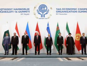 Cumhurbaşkanı Erdoğan, Ekonomik İşbirliği Teşkilatı aile fotoğrafı çekimine katıldı