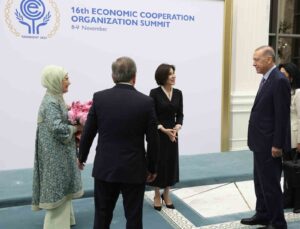 Cumhurbaşkanı Erdoğan ve Özbekistan Cumhurbaşkanı Mirziyoyev’den aile fotoğrafı