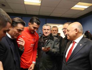 Cumhurbaşkanı Erdoğan’dan A Milli Futbol Takımı’na tebrik telefonu