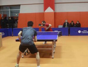 Denizli’de masa tenisi turnuvasının kazananları belli oldu