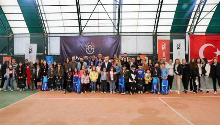 Diyarbakır’da ’Uyanış Gençlik 2. Tenis Turnuvası’ sona erdi