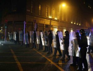 Dublin’de olaylı gecenin bilançosu netleşti: 34 gözaltı