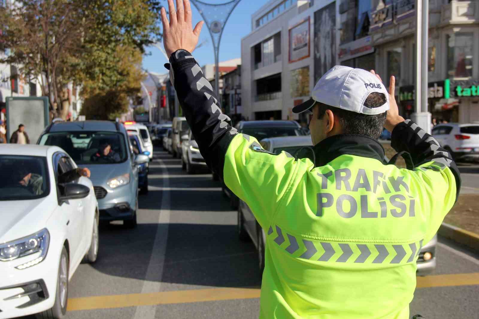 Erzincan’da 810 sürücüye ve 2 bin 683 araç tescil plakasına trafik idari para cezası uygulandı