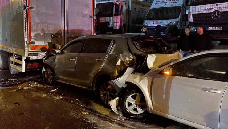 Güngören’de seyir halindeki otomobil park halindeki araca çarptı: 1 ölü, 5 yaralı