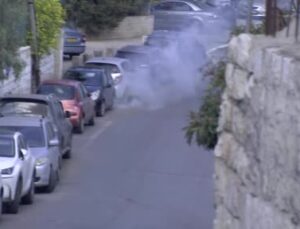 İsrail güçlerinden Mescid-i Aksa’da Müslümanlara gaz bombası ile müdahale