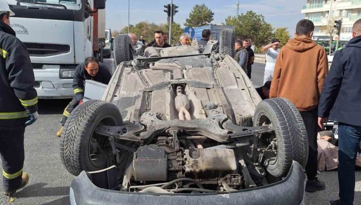 Konya’da kamyonun çarptığı otomobil ters döndü: 5 yaralı