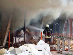 Konya’da sünger fabrikasında korkutan yangın