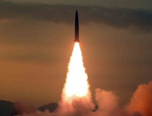 Kuzey Kore, 3’üncü denemede yörüngeye casus uydusu göndermeyi başardı