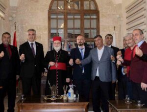 Osmanlı Ocakları Genel Başkanı Canpolat’tan Deyrulzafaran Manastırı Metropoliti Özmen’e ziyaret