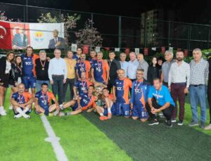 “Raftaki Kramponlar Turnuvası’nın” şampiyon, Adana Şöhretler takımı oldu