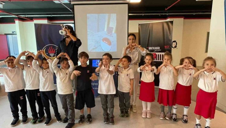 TED İzmir Koleji öğrencileri sanal gerçeklik teknolojisi ile Anıtkabir’i ziyaret etti
