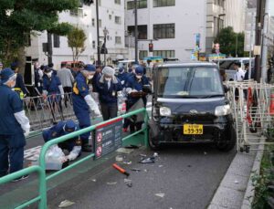 Tokyo’da bir araç İsrail büyükelçiliği yakınındaki barikata çarptı: 1 polis yaralandı