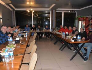 Türkeli’de Balkan şampiyonlarına yemekli kutlama