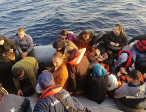 Yunanistan’ın geri ittiği 132 göçmen kurtarıldı