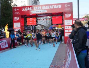 5. Gazi Yarı Maratonu bin 300 sporcunun katılımıyla gerşekleştirildi