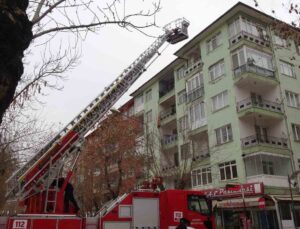 6 katlı binadaki baca yangını paniğe sebep oldu