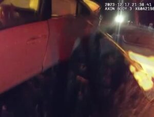 ABD polisi, yanan araçtaki kadını son anda kurtardı