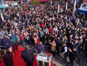 Ayvalık Belediye Başkanı Mesut Ergin sahaya indi