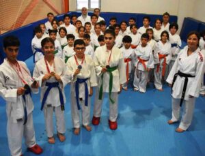 Bölgenin ilk kadın karate antrenörü Ayşe Meryem Yazar, Bitlis’te kız çocuklarına eğitim veriyor