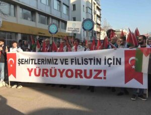 Bursa’da üniversite öğrencileri şehitler ve Filistin için yürüdü