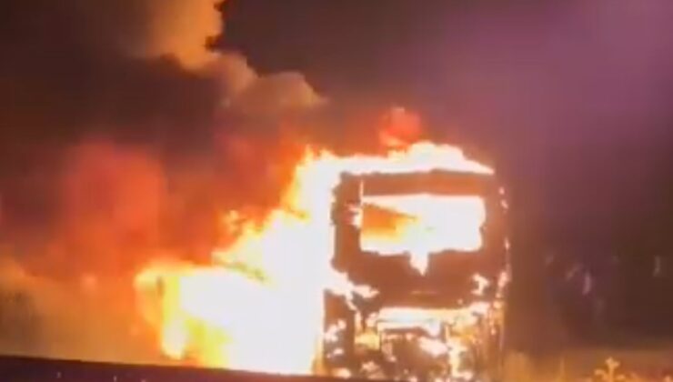 Çanakkale’de içinde 23 yolcusu bulunan yolcu otobüsü alev alev yandı