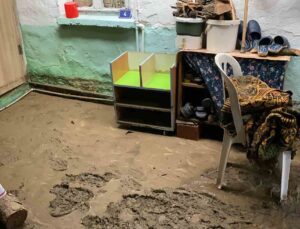Çanakkale’de sağanak yağış nedeniyle Kalabaklı köyünde bir ev selden zarar gördü