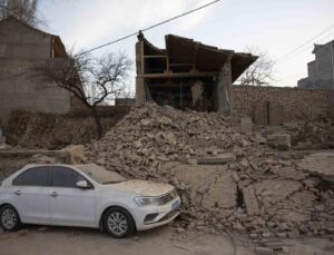 Çin’deki deprem felaketindeki can kaybı 135’e yükseldi