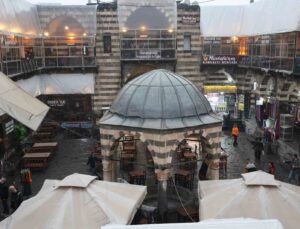 Diyarbakır’da vakıf kiracıları yüzde 300 ile 700 arasındaki zammı protesto etti