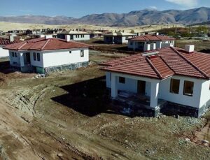 Doğanşehir’de köy evlerinin teslimine başlanıyor