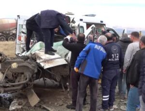 Elazığ’da feci kazada kamyonlardan kupası dağıldı: 2 ağır yaralı