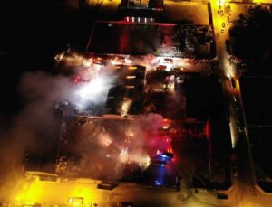 Eskişehir’de geri dönüşüm tesisinde yangın paniği: 3 saatlik çalışmayla kontrol altına alındı