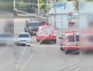 İsrail askerleri Batı Şeria’da ambulansların önünü kesti