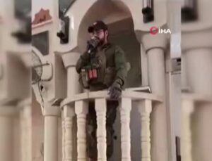 İsrail askerleri, camiyi baskın düzenleyip hoparlörlerden Yahudi duası okudu