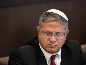 İsrail kabinesinde “camide hoparlörlerden Yahudi duası okunması” krize neden oldu