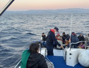 İzmir açıklarında 199 düzensiz göçmen karaya çıkartıldı