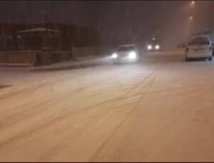 Kar yağışı etkili oldu, 72 köy yolu ulaşıma kapandı