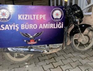 Mardin’de çalıntı motosikletle yakalanan 2 kişi gözaltına alındı