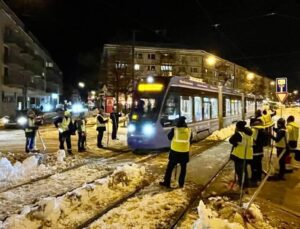 Münih’te kar yağışı nedeniyle 10 bin valiz sahibine teslim edilemedi