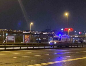 Okmeydanı’nda metrobüs reklam panosuna çarptı: 1 yaralı