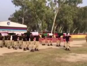 Pakistan’da bombalı saldırıda ölen askerler için cenaze töreni düzenlendi