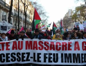 Paris’te binlerce kişi Gazze’de ateşkes için yürüdü
