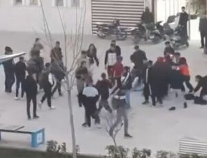 Şanlıurfa’da lise öğrencilerinin kavgası kamerada