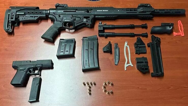 Sosyal medyadan silah satan şahıslar polisten kaçamadı